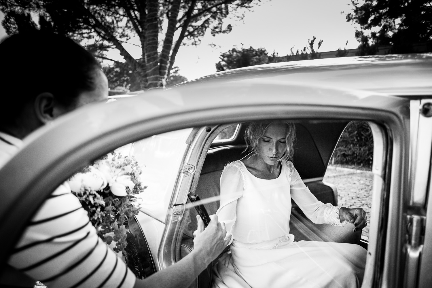  Fotografía de boda novia dentro del coche