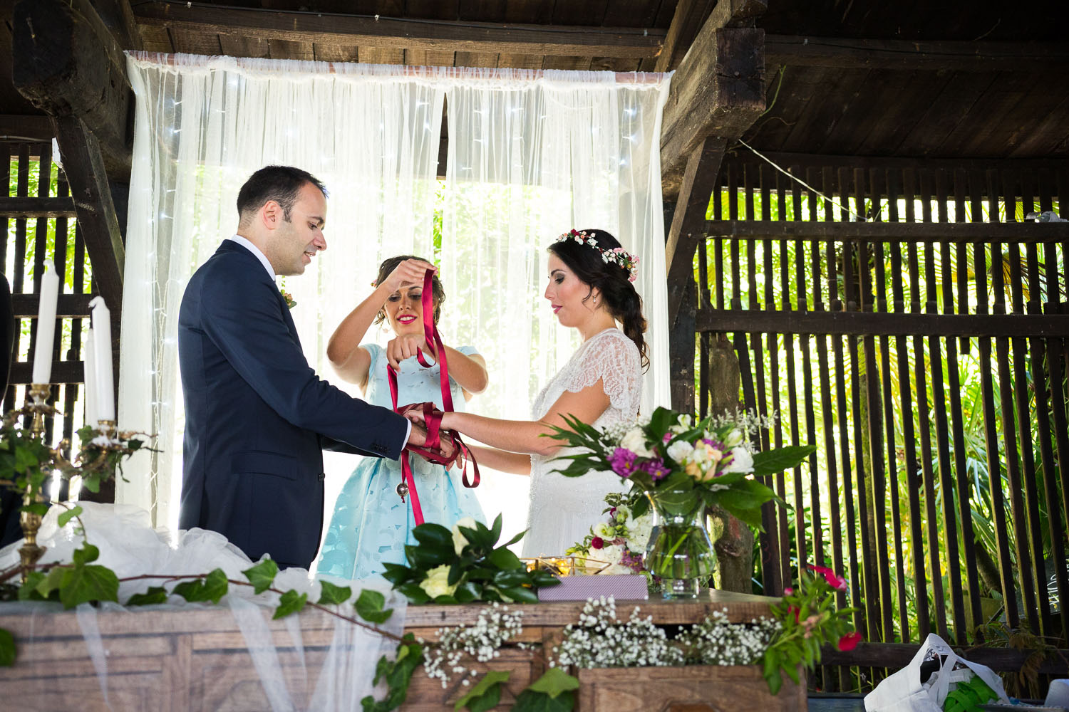 Fotografia de boda pareja de novios en la ceremonia